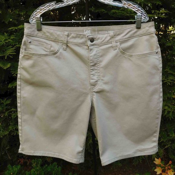 Lee Riders Plus (Sz-16) Stretchy Midrise Bermuda Shorts - Picture 1 of 2